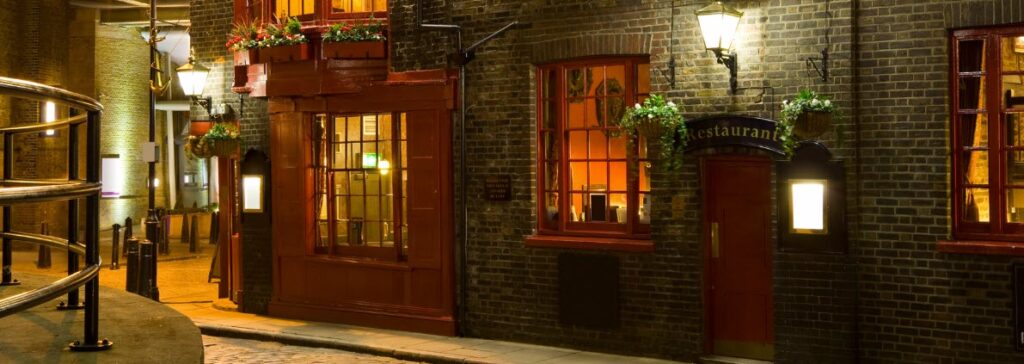 Things to Do in London in Winter - London Pub