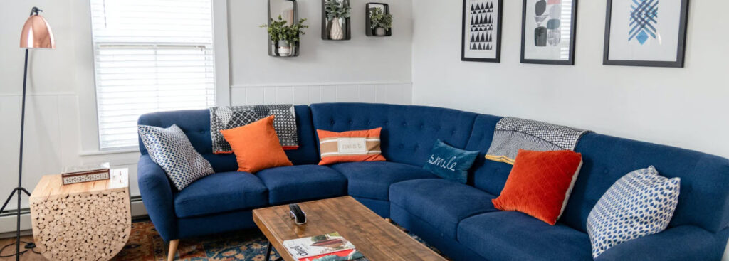 Hotel Vs Airbnb - airbnb loungeroom