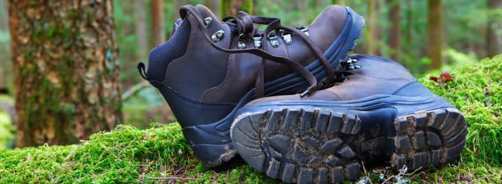 Best Hiking boots - Hiking boots on log